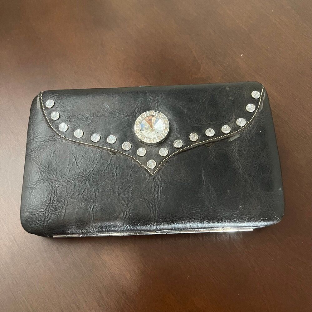 Country road clam shell wallet